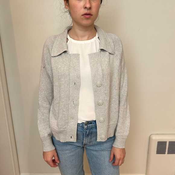 Tahari Sweaters - TAHARI light grey notch collar basic button down cardigan sweater size S
